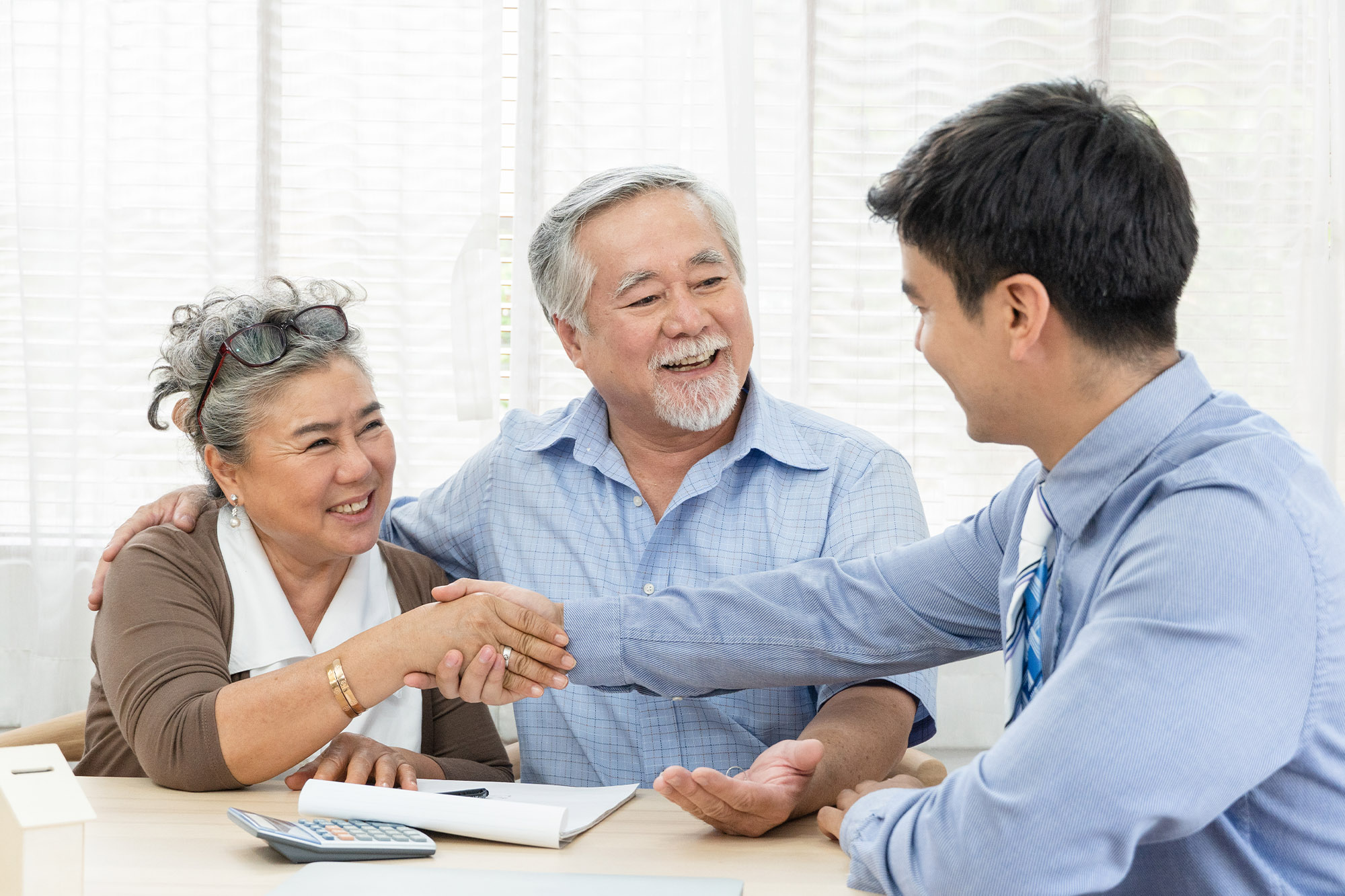 Agent meeting with a D-SNP eligible couple.